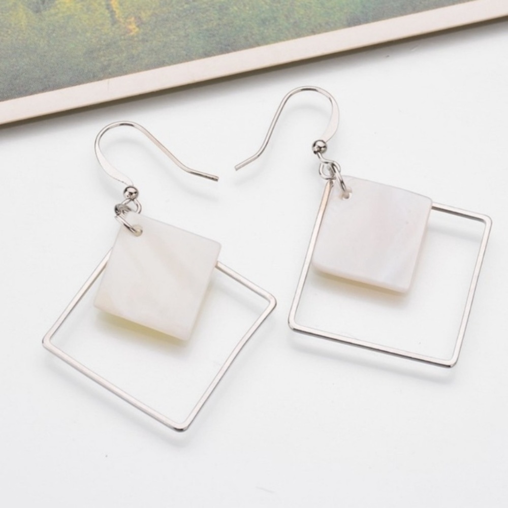 ⭐️3/$17⭐️ OR ❌FREE WITH PURCHASE❌ Natural Shell Silver Dangle Earrings New